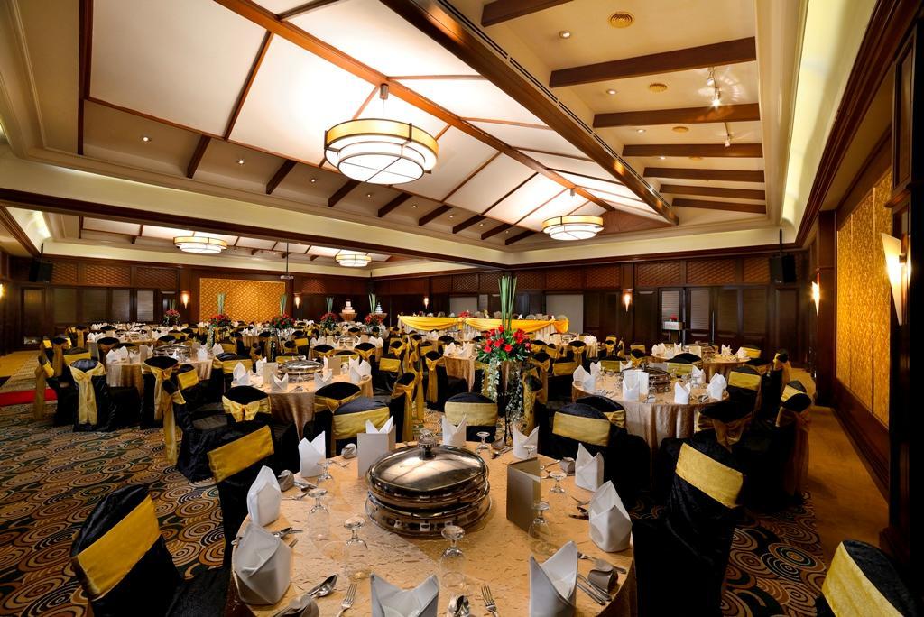 Отель The Saujana Kuala Lumpur Шах-Алам Экстерьер фото The Royal Ballroom