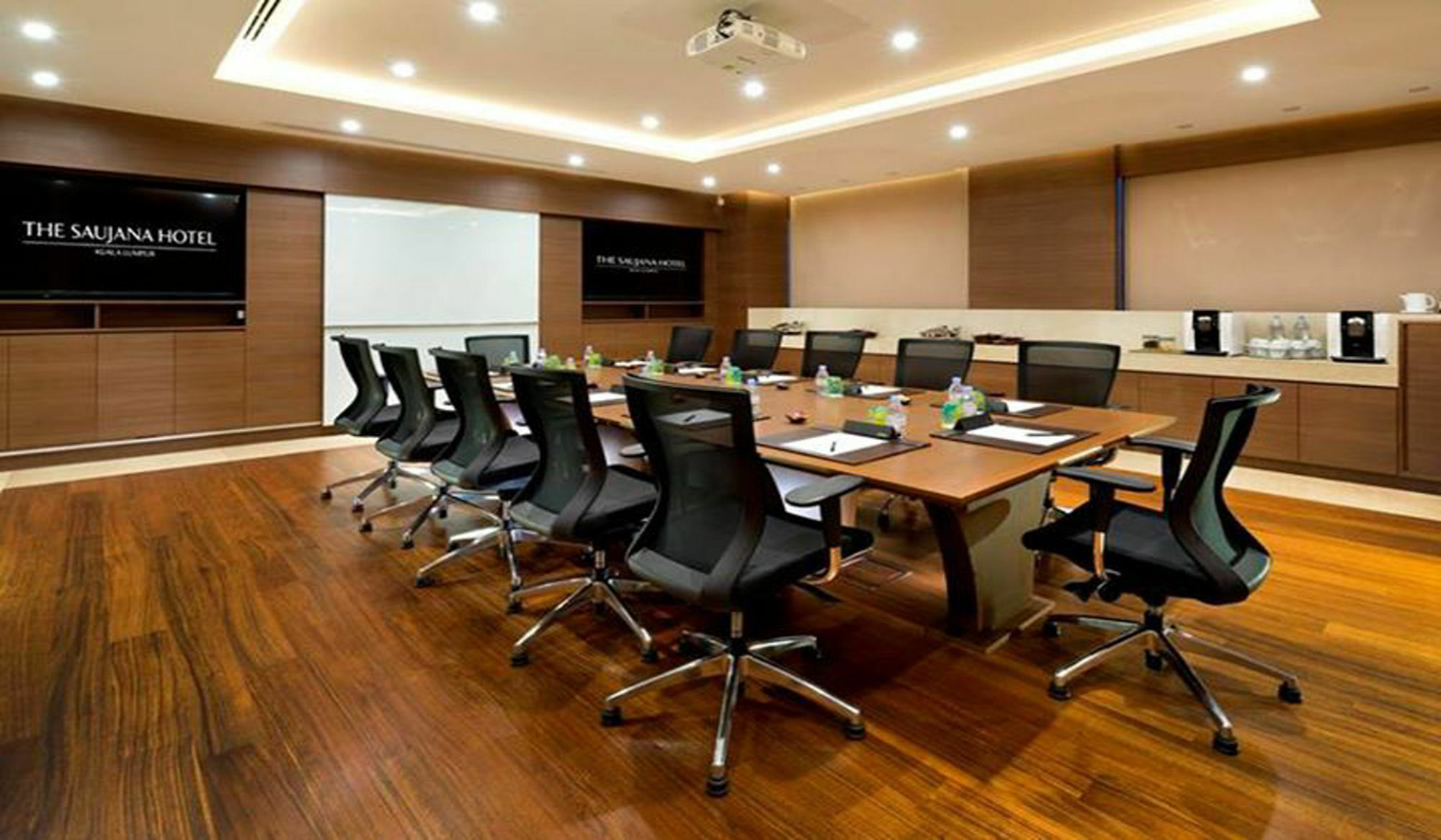 Отель The Saujana Kuala Lumpur Шах-Алам Экстерьер фото Meeting room