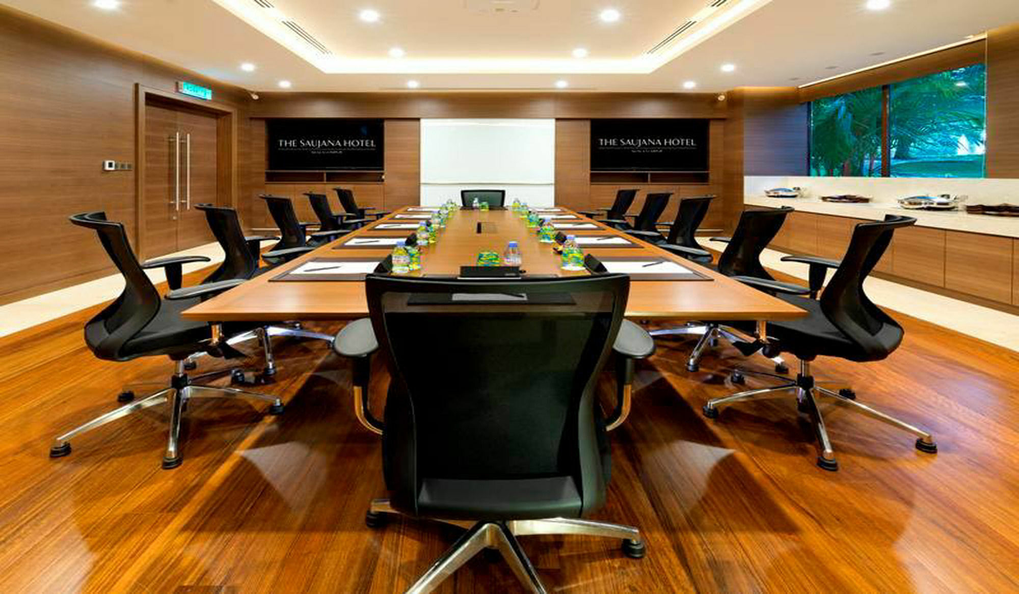 Отель The Saujana Kuala Lumpur Шах-Алам Экстерьер фото Meeting room at The Harima Hotel